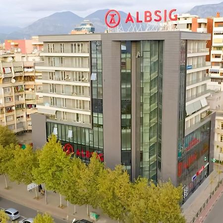 Free Parking Skanderbeg Square - Spacious Central Apartment Tirana Buitenkant foto