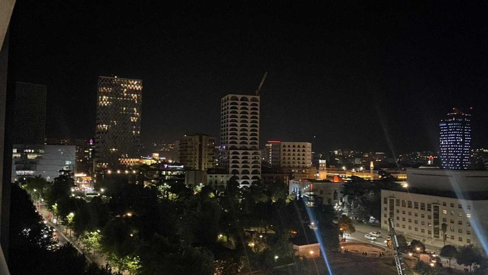 Free Parking Skanderbeg Square - Spacious Central Apartment Tirana Buitenkant foto