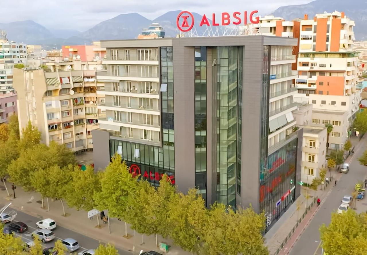 Free Parking Skanderbeg Square - Spacious Central Apartment Tirana Buitenkant foto