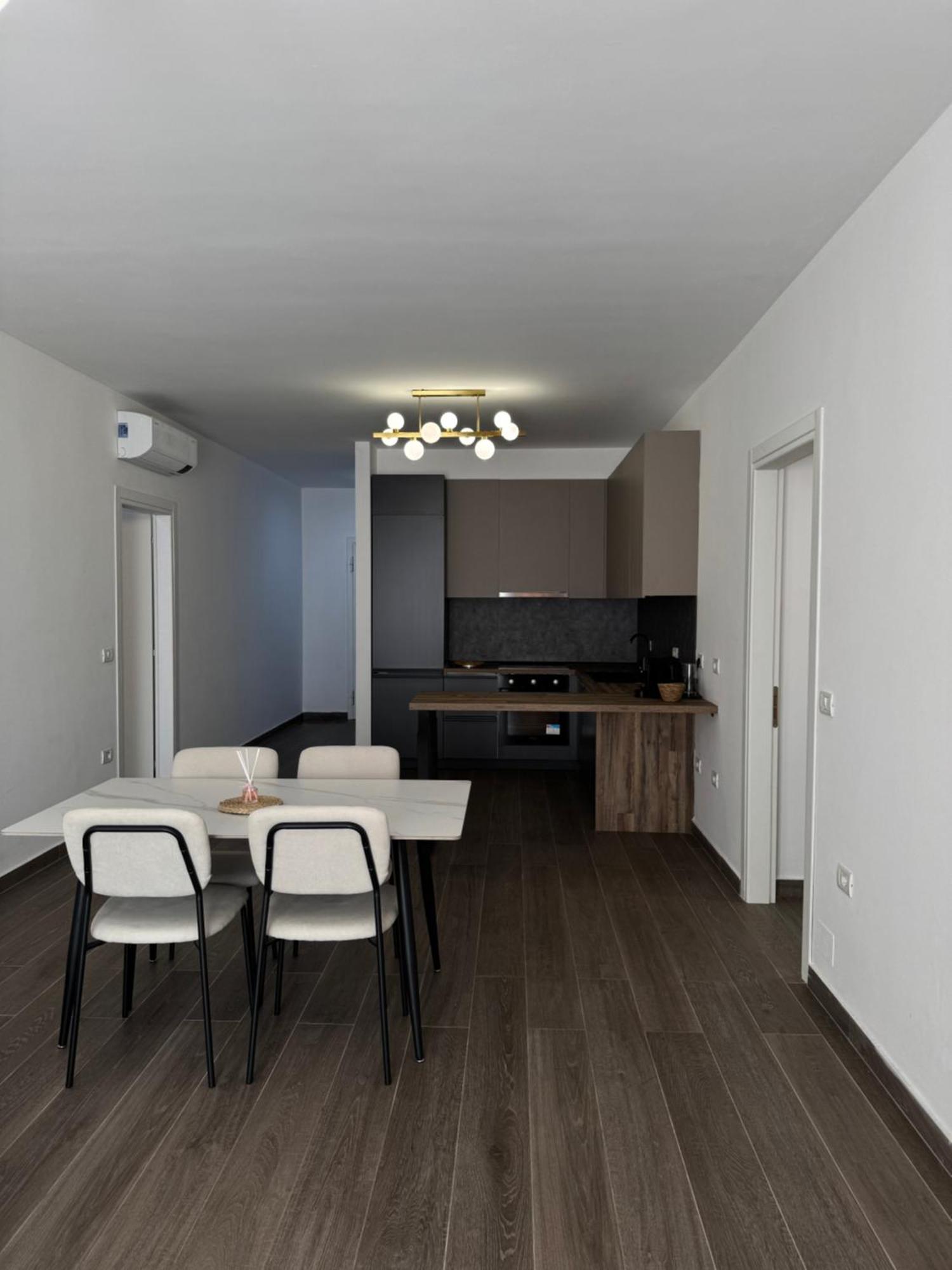 Free Parking Skanderbeg Square - Spacious Central Apartment Tirana Buitenkant foto