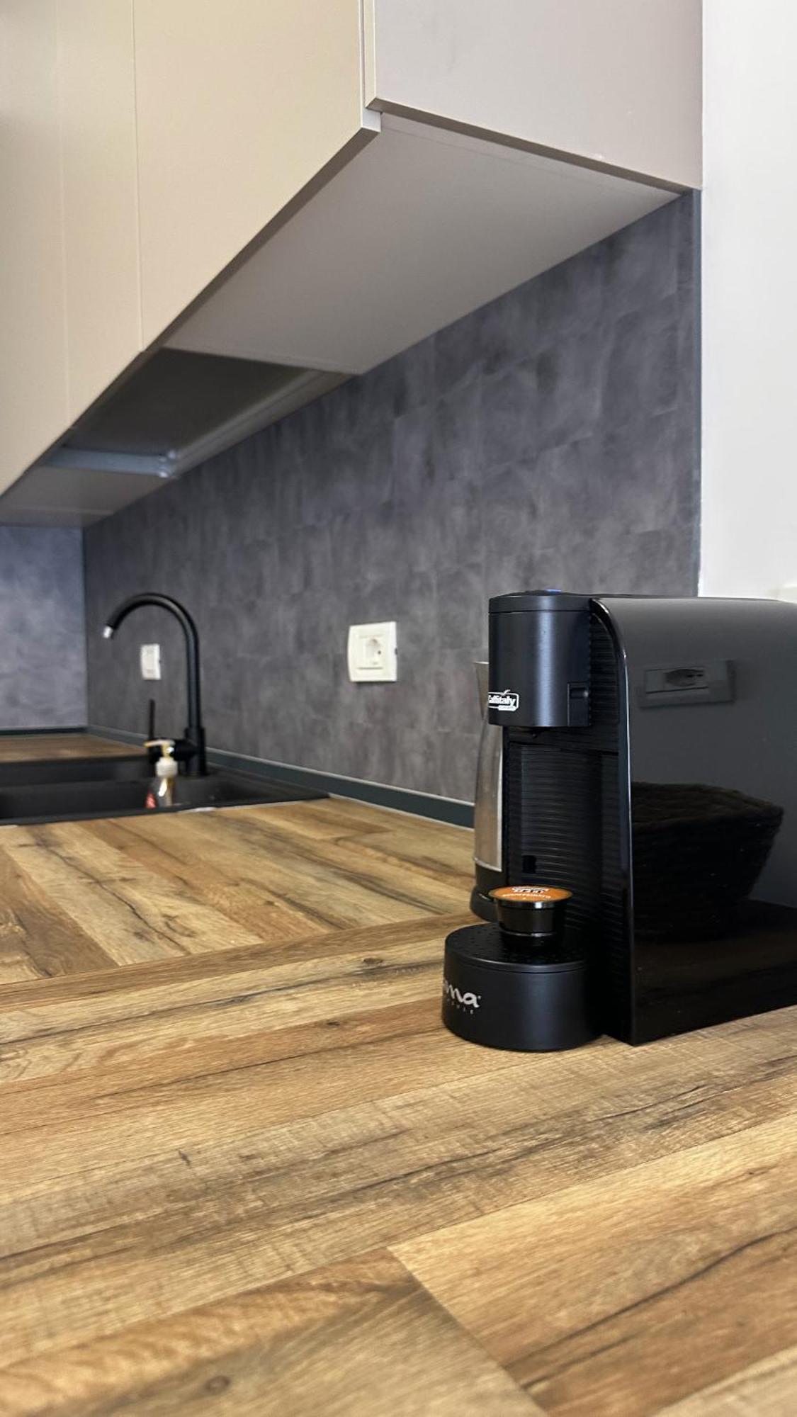 Free Parking Skanderbeg Square - Spacious Central Apartment Tirana Buitenkant foto
