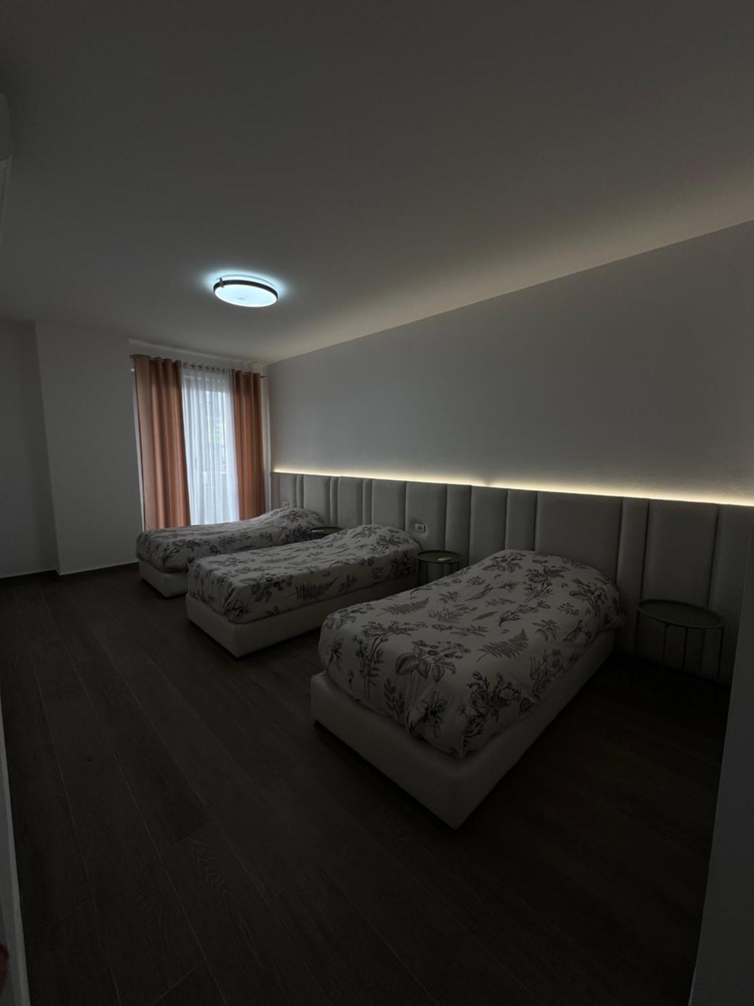 Free Parking Skanderbeg Square - Spacious Central Apartment Tirana Buitenkant foto