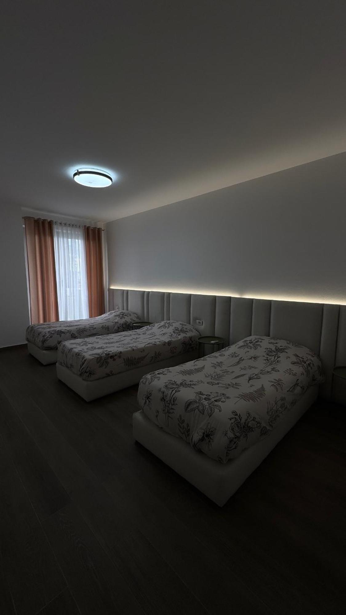 Free Parking Skanderbeg Square - Spacious Central Apartment Tirana Buitenkant foto