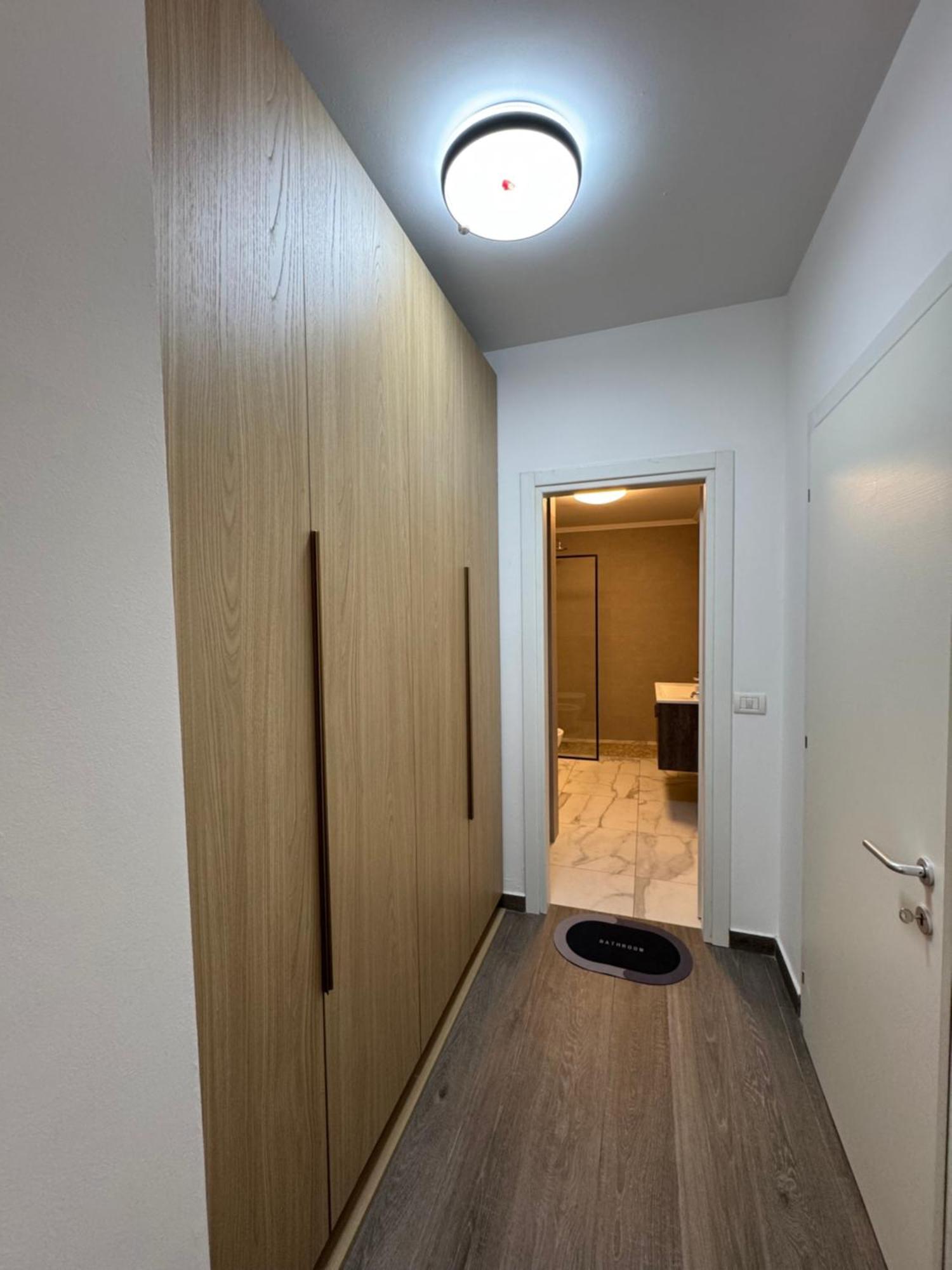 Free Parking Skanderbeg Square - Spacious Central Apartment Tirana Buitenkant foto