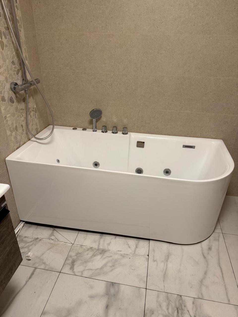 Free Parking Skanderbeg Square - Spacious Central Apartment Tirana Buitenkant foto